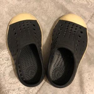 Black Native Toddler Shoes (black)